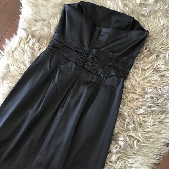 Very Flattering Strapless Black Dress - Picture 7 of 10